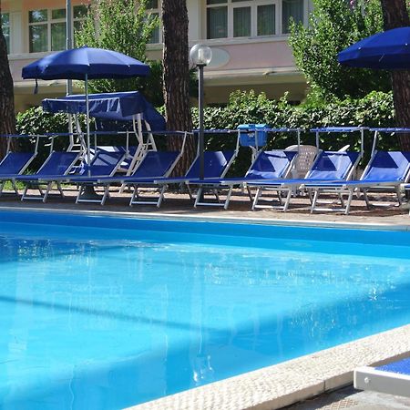 Hotel Tiffany Rimini Bagian luar foto