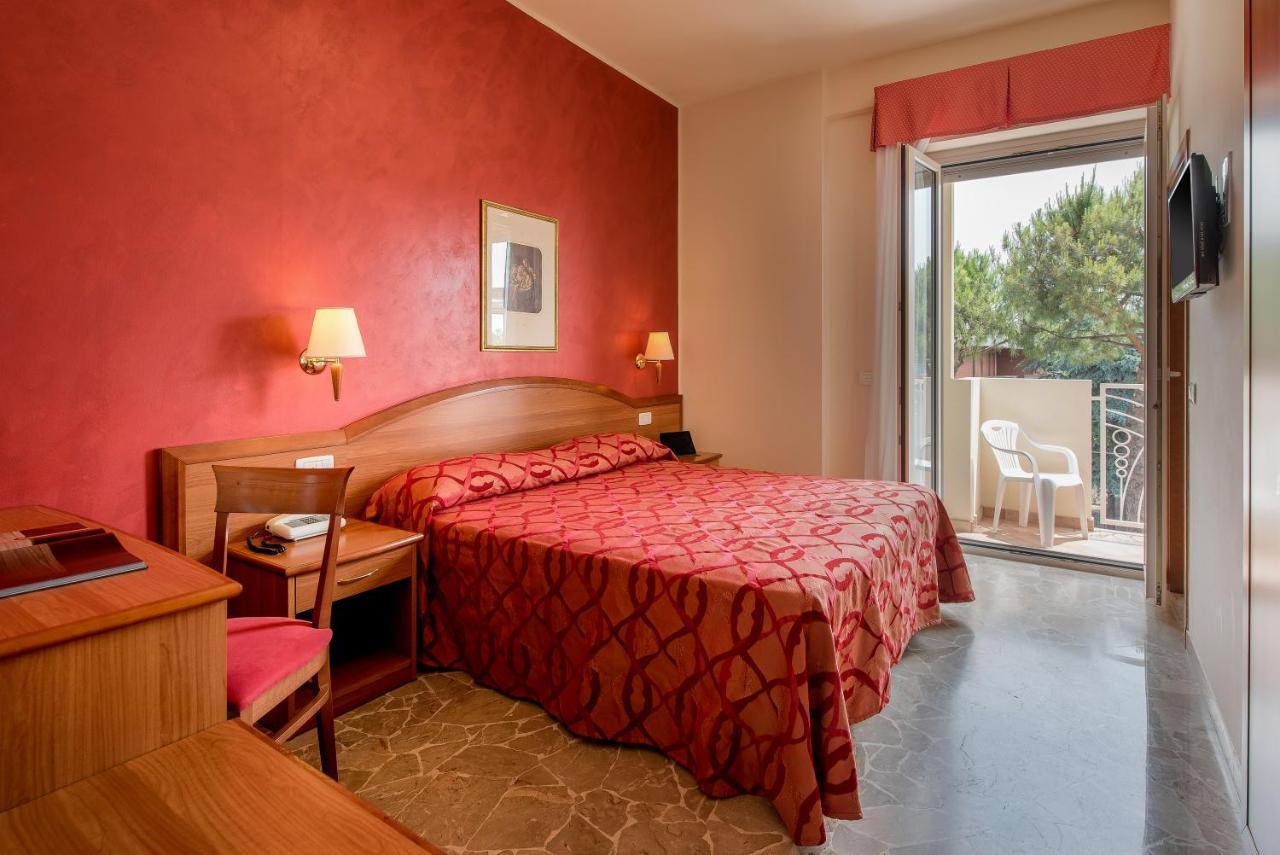 Hotel Tiffany Rimini Bagian luar foto