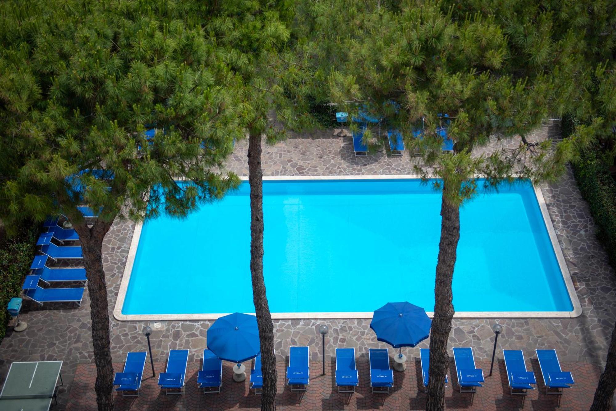 Hotel Tiffany Rimini Bagian luar foto
