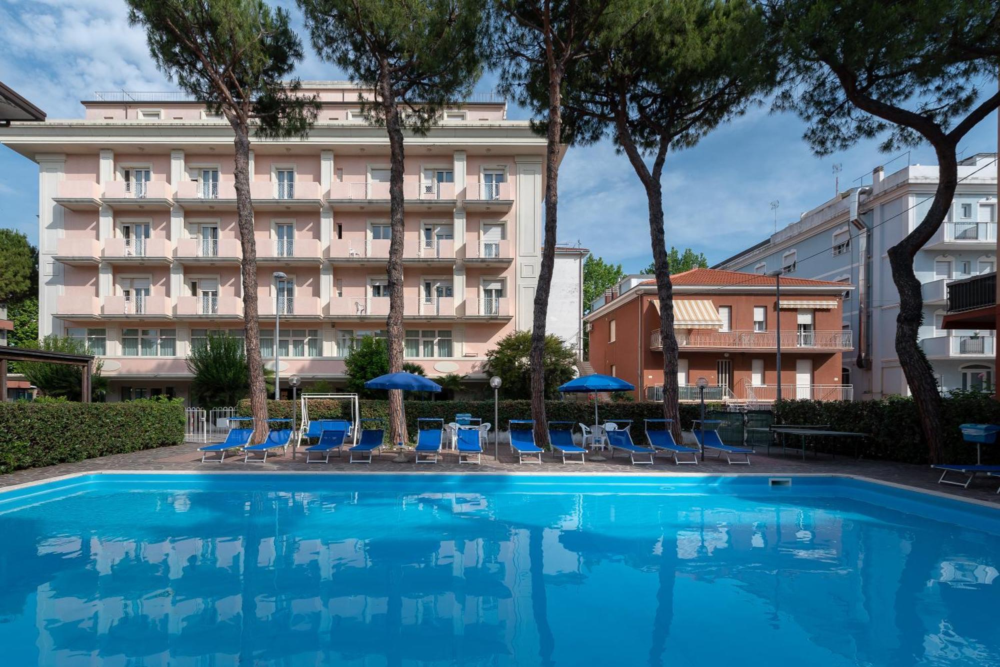 Hotel Tiffany Rimini Bagian luar foto