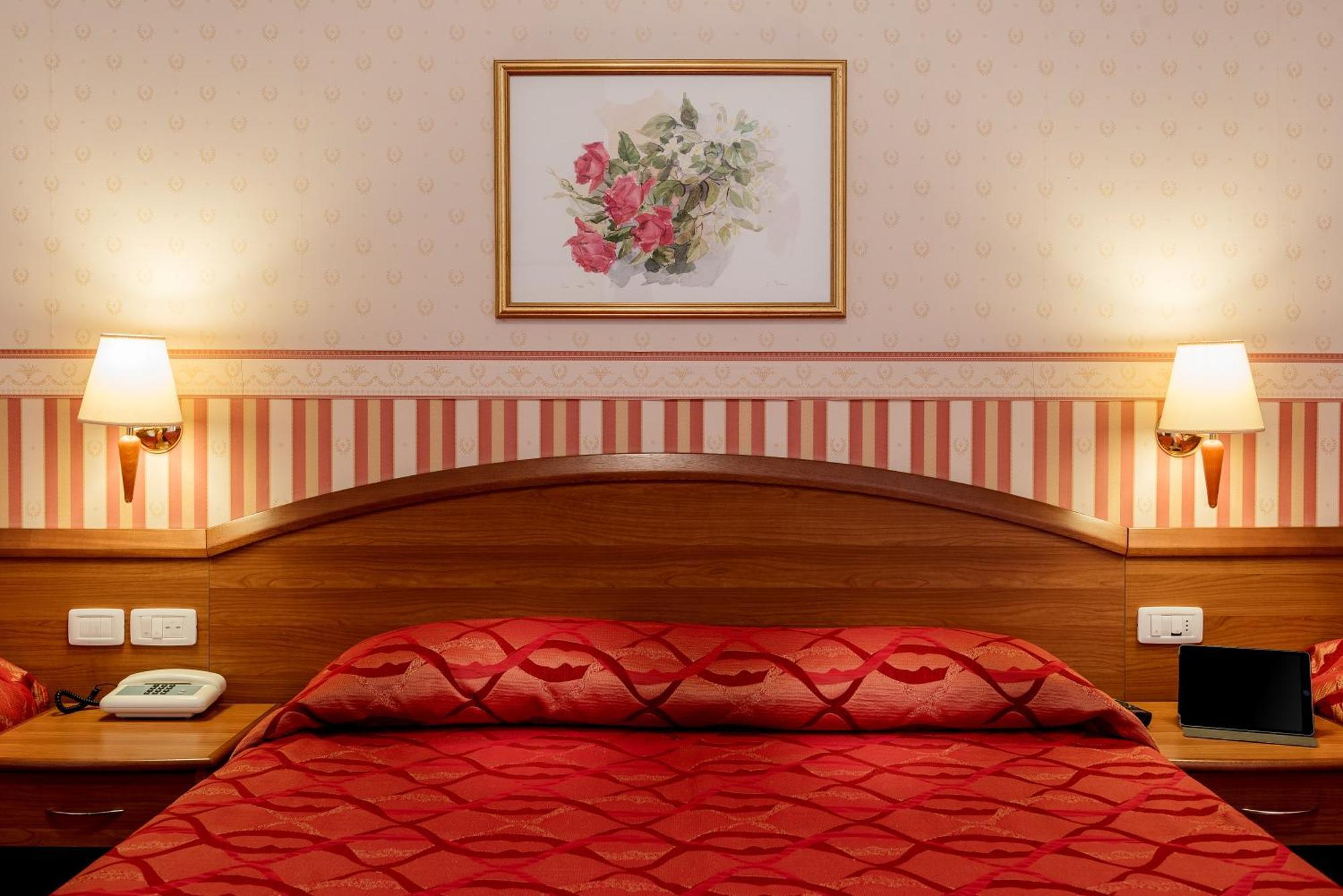 Hotel Tiffany Rimini Bagian luar foto
