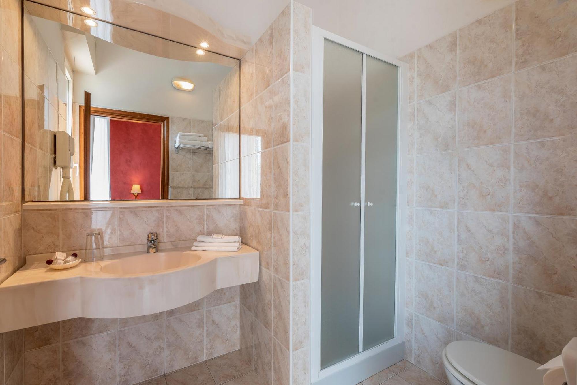 Hotel Tiffany Rimini Bagian luar foto