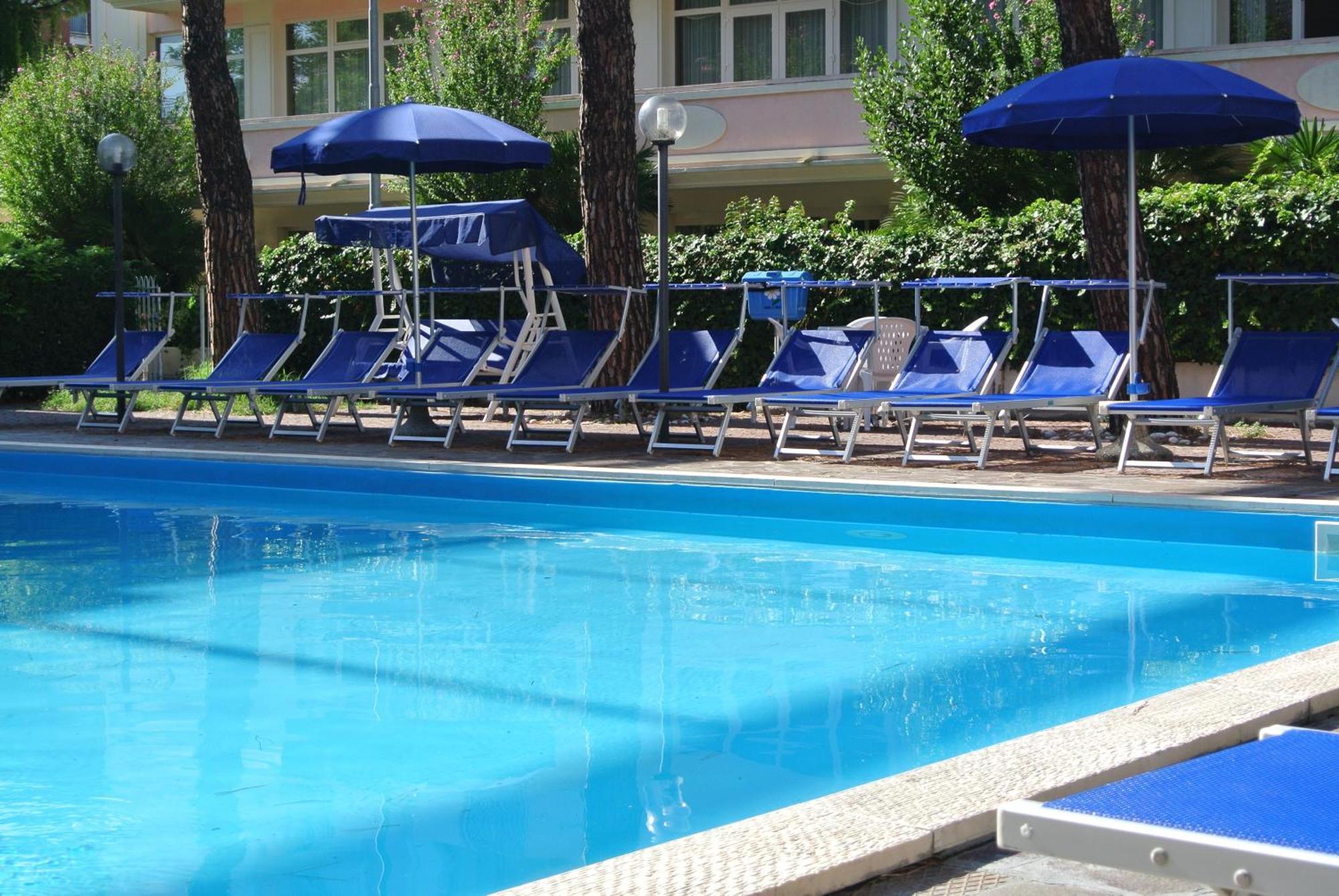 Hotel Tiffany Rimini Bagian luar foto