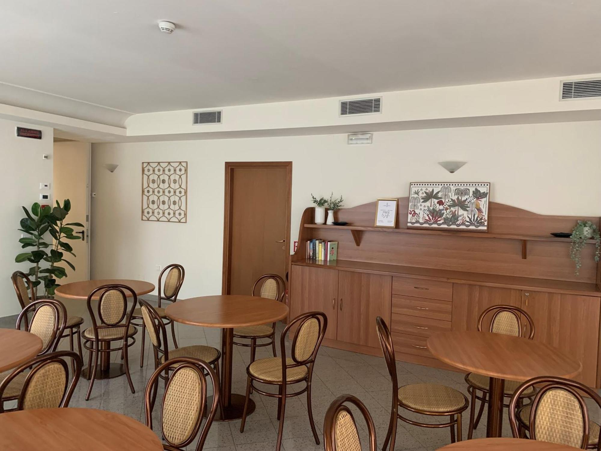 Hotel Tiffany Rimini Bagian luar foto