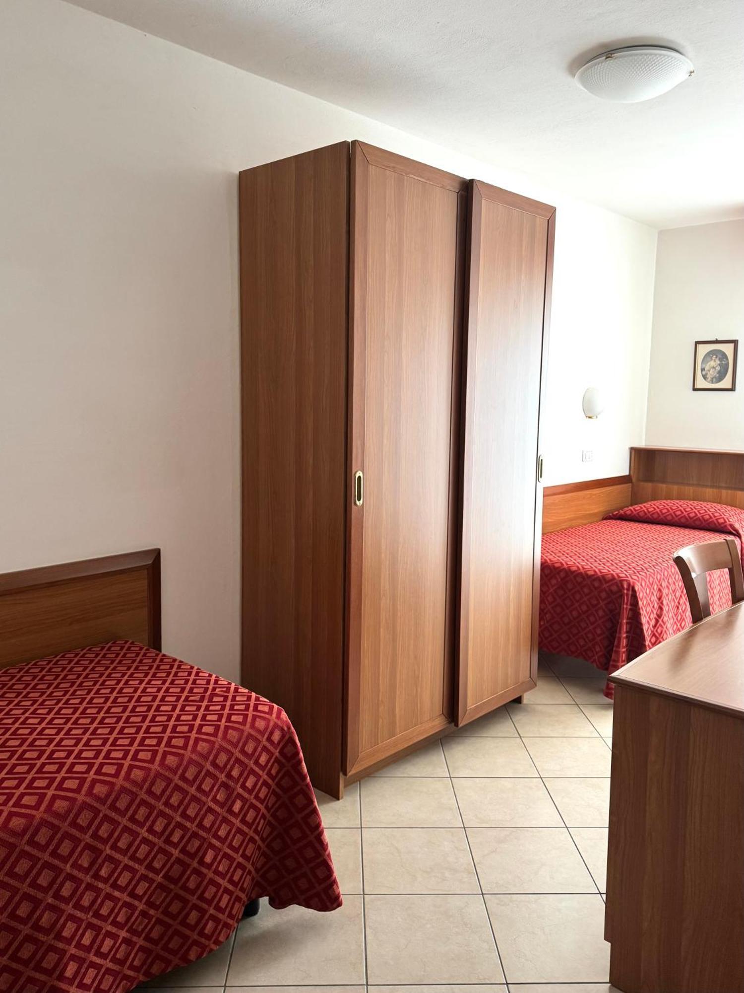 Hotel Tiffany Rimini Bagian luar foto