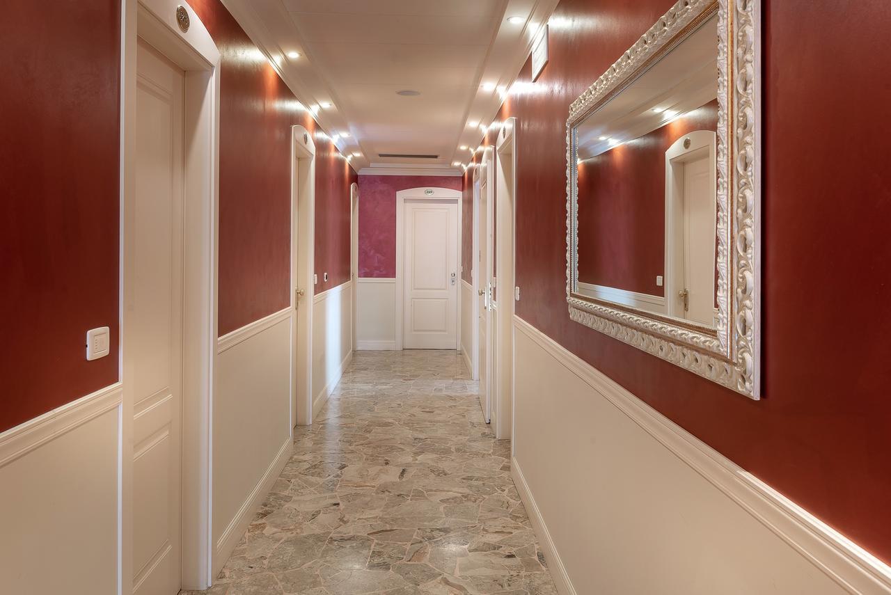 Hotel Tiffany Rimini Bagian luar foto