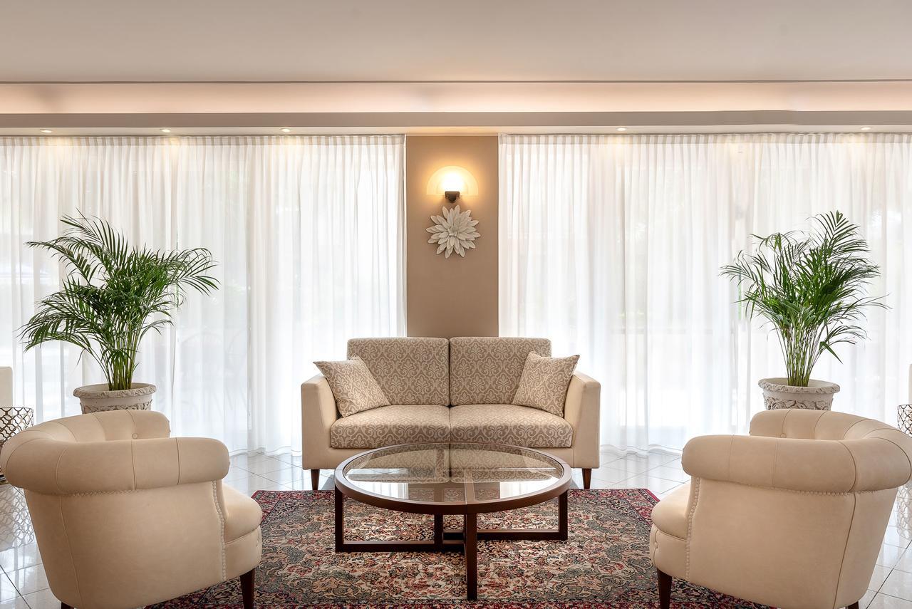 Hotel Tiffany Rimini Bagian luar foto
