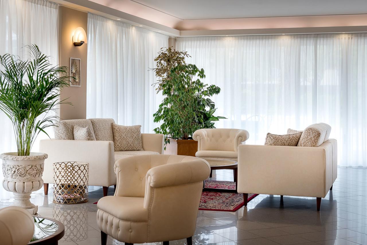 Hotel Tiffany Rimini Bagian luar foto