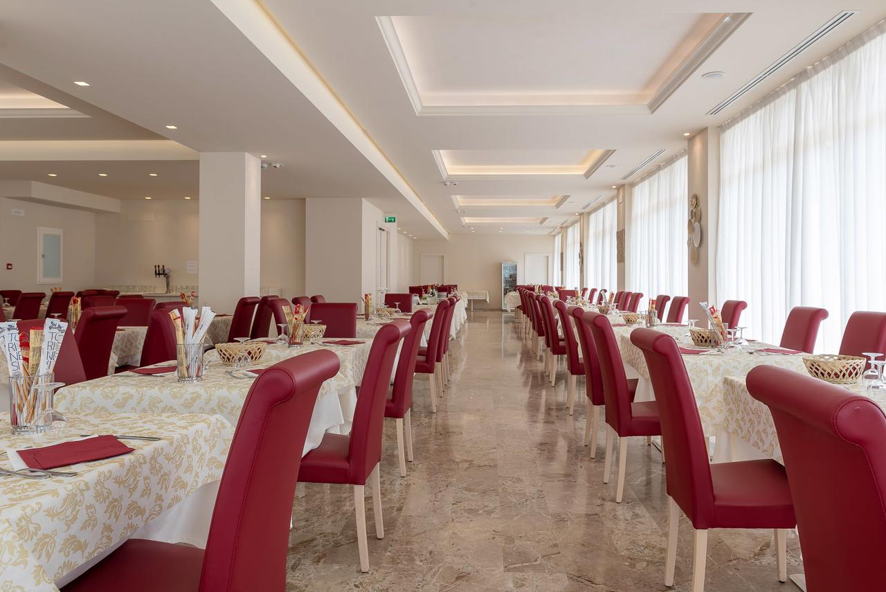 Hotel Tiffany Rimini Bagian luar foto